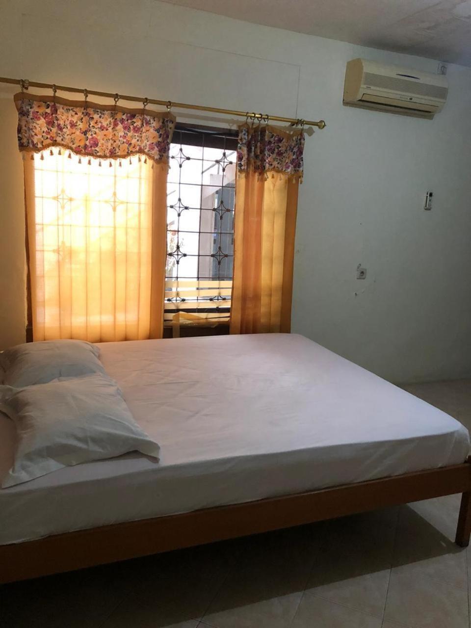 Oyo 90482 Rumah Oma Syariah Kupang  Exterior foto